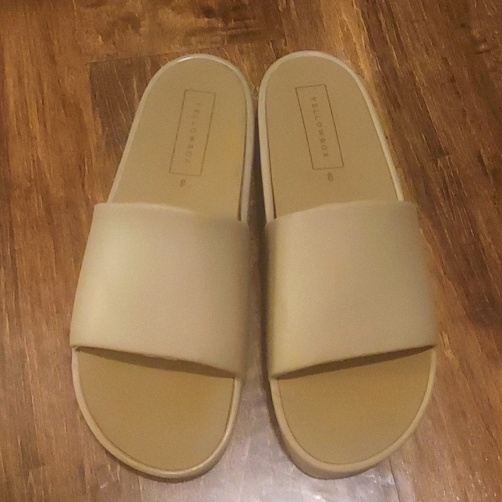 Beige platform slides